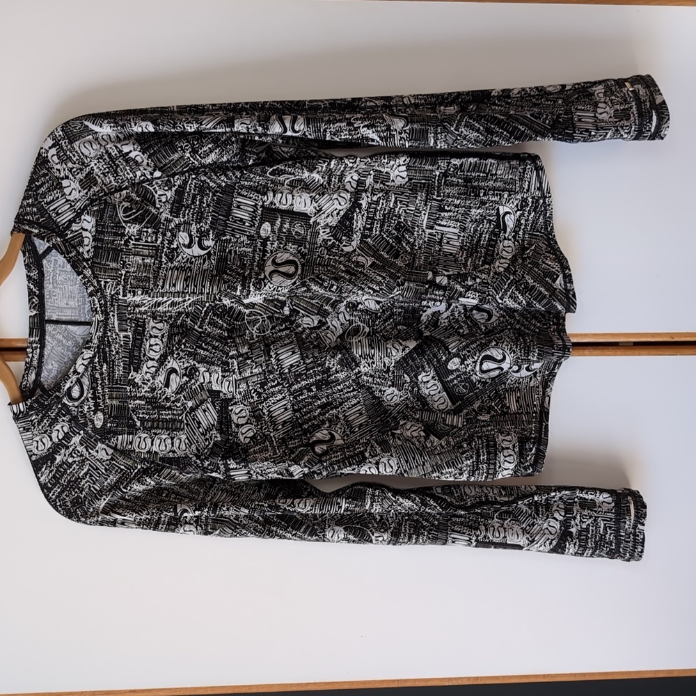Lululemon Rise and Run Long Sleeve 8 Tear It Up Alpine White Black